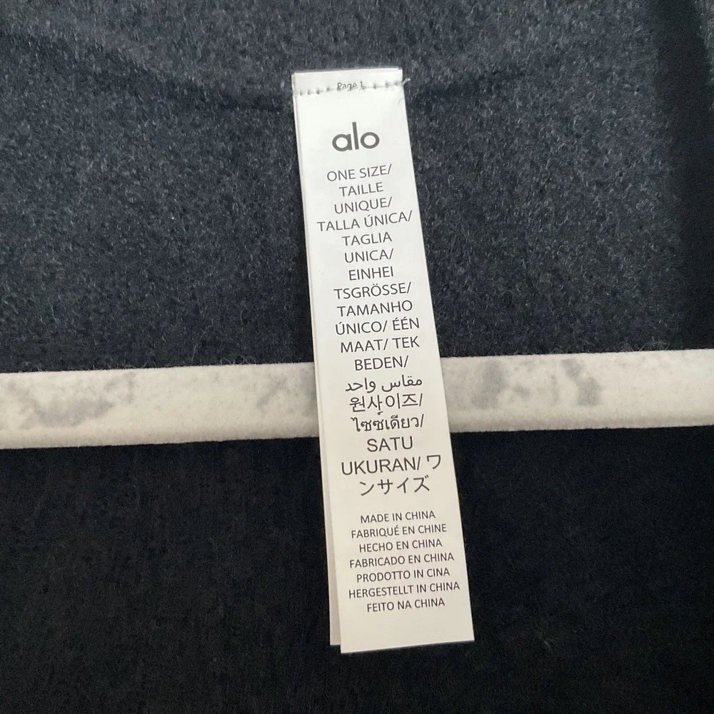 Alo Yoga Snuggle Up Sweater Shawl Black One Size